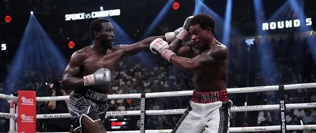 Crawford Stops Spence To Become Undisputed